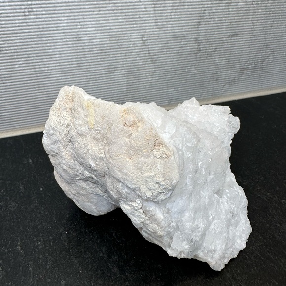 #8 Quartz Stone - Picture 2 of 3